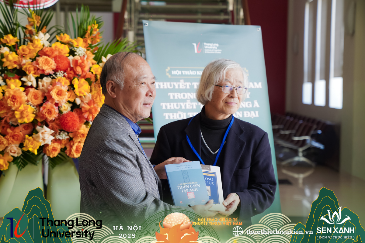 Trao tặng sách hay Trao tặng sách hay