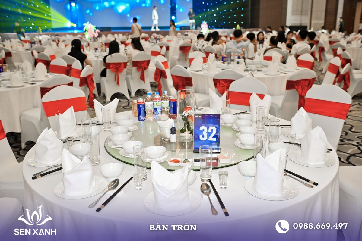 Bàn tròn được phục vụ cho sự kiện