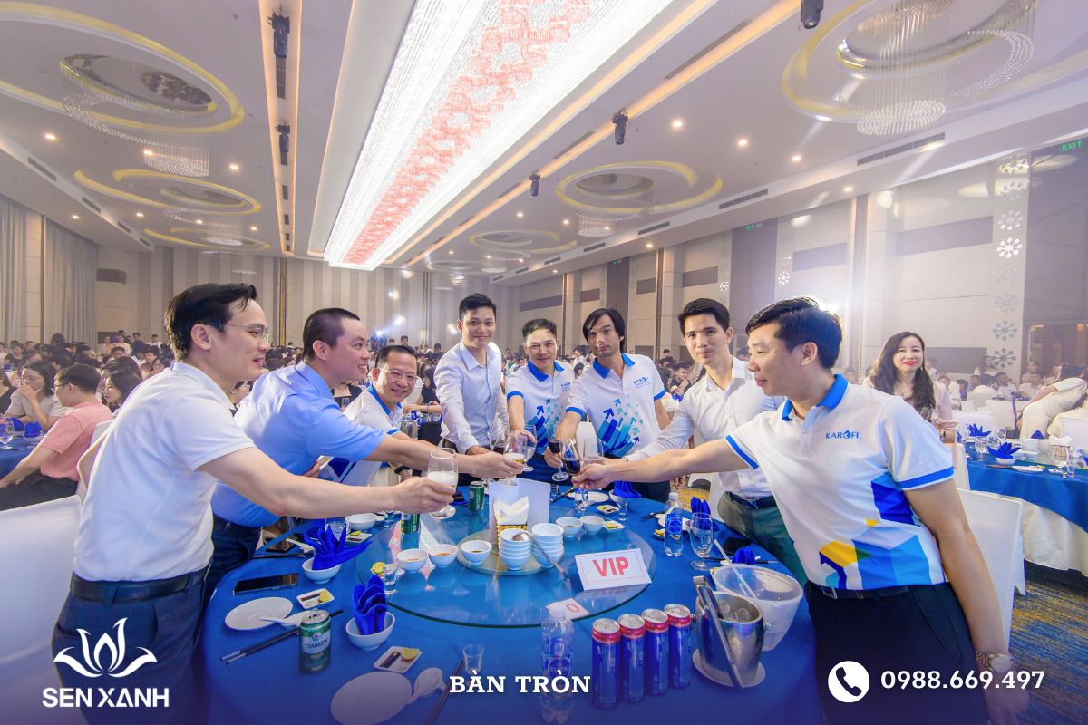 Lựa chọn bàn ghế phù hợp với không gian sự kiện