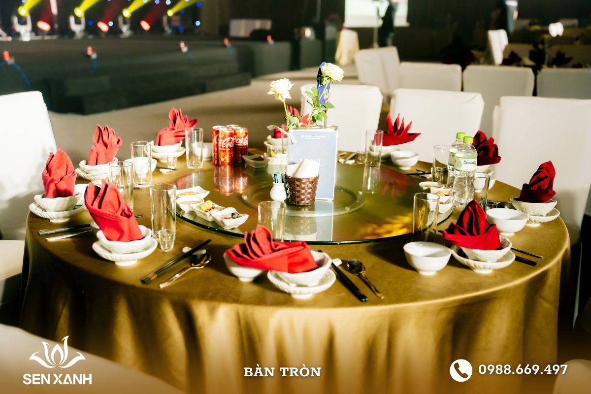 Những thông tin cần lưu ý khi thuê bàn tròn
