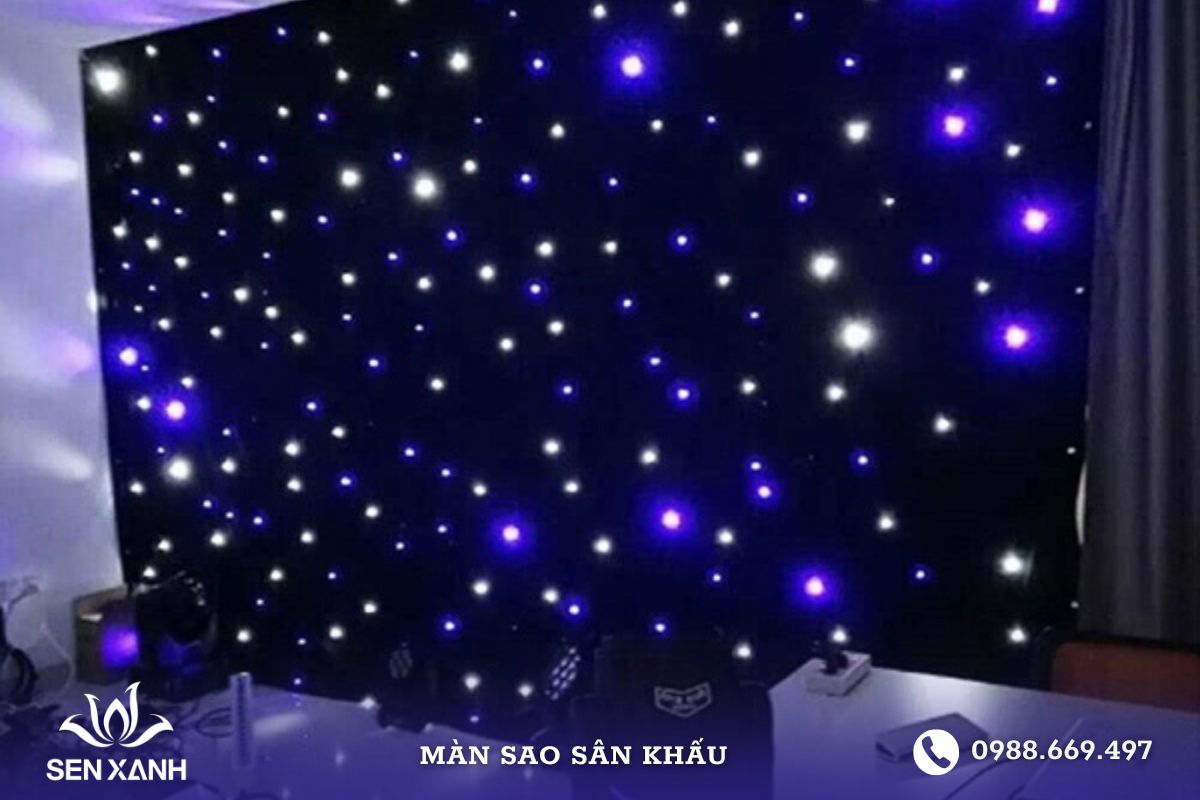 Màn thuê sân khấu được cấu tạo từ vật liệu vải nhung và đèn LED