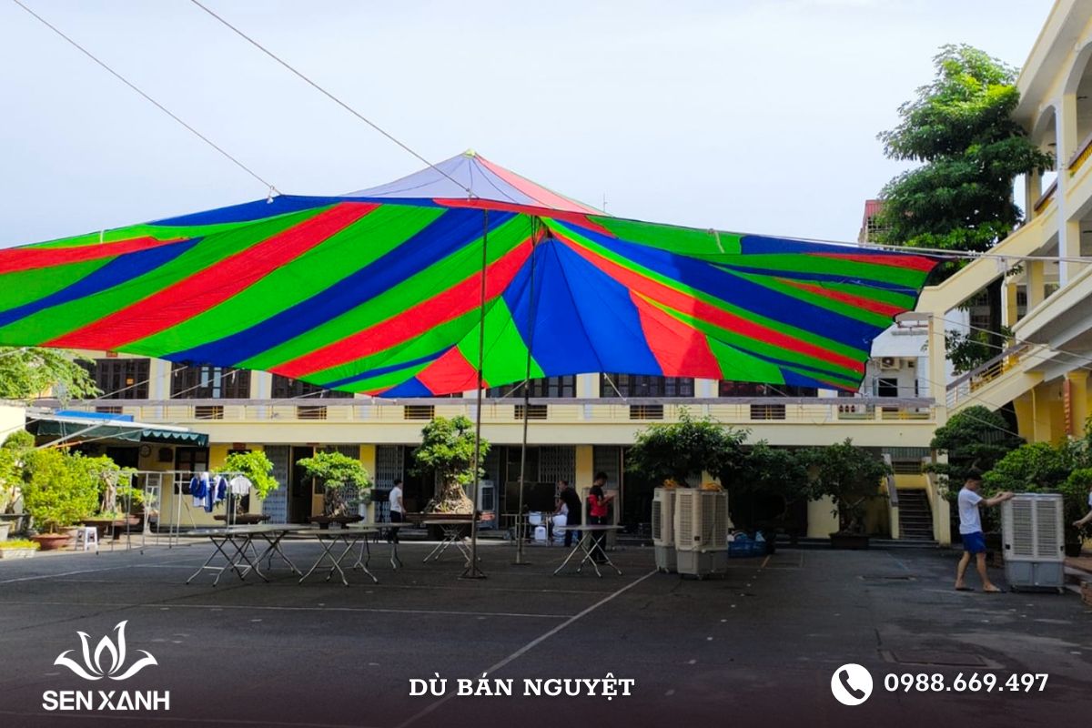 Dù bán nguyệt giúp bạn gạt bỏ nỗi lo thời tiết khi tổ chức sự kiện ngoài trời