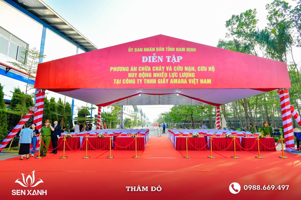 Sự kiện ngoài trời với thảm đỏ lót sàn