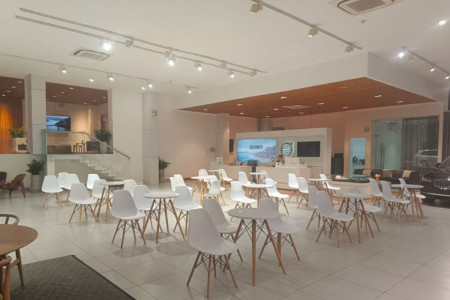 Cho thuê bàn ghế Eames